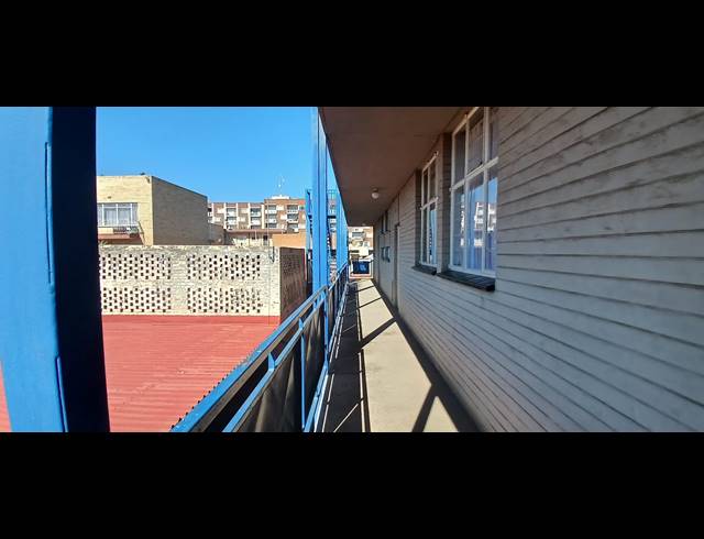 2 BEDROOM APARTMENT FOR SALE IN VEREENIGING CENTRAL